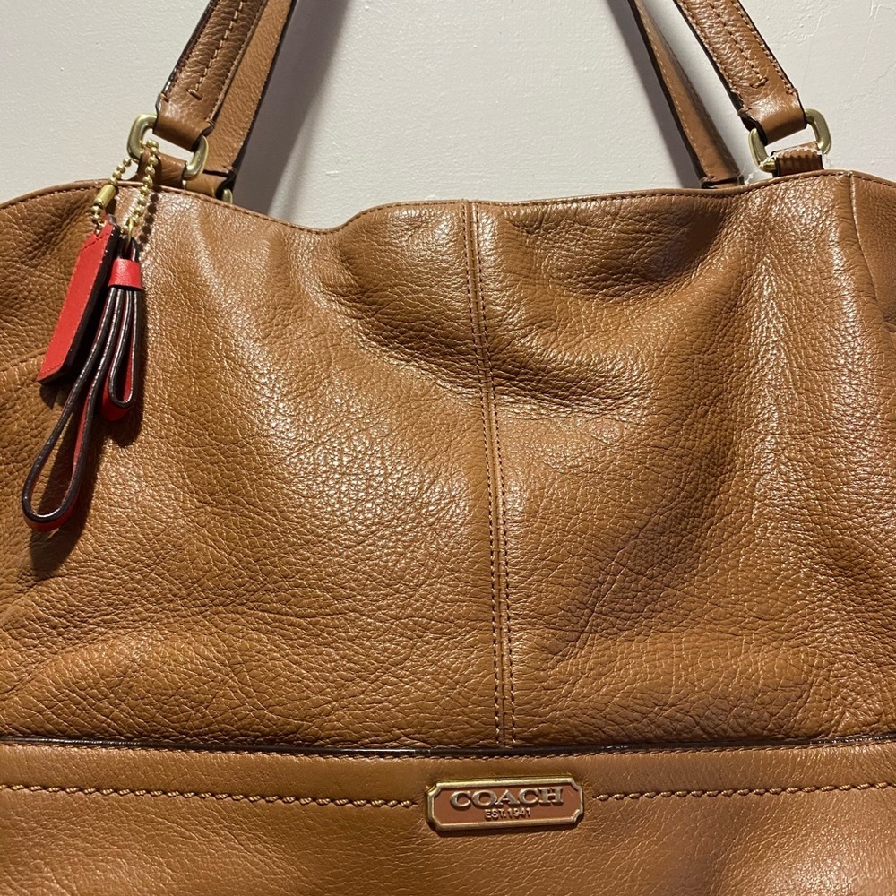 Coach Brown Leather Shoulder Bag with Red Tag - Picture 2 of 7